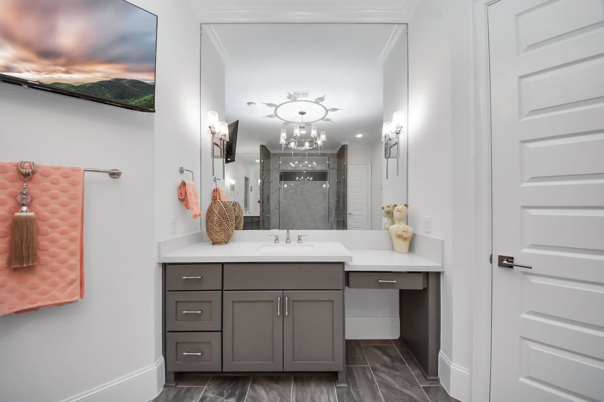 Houston home staging: beautiful staged bathroom by Halo Staging & Design