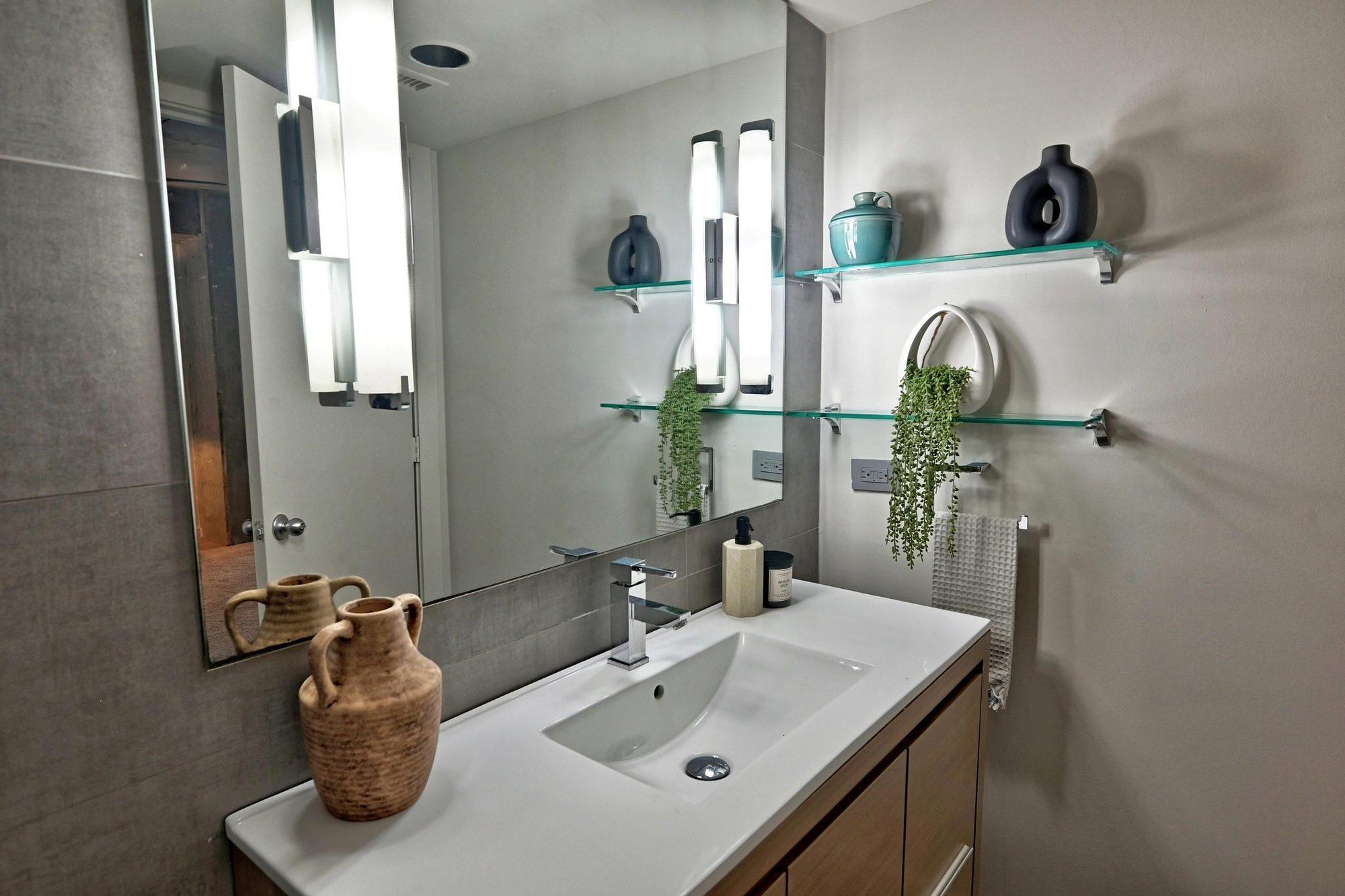 Staged bathroom in Houston, Texas — Halo Staging & Design