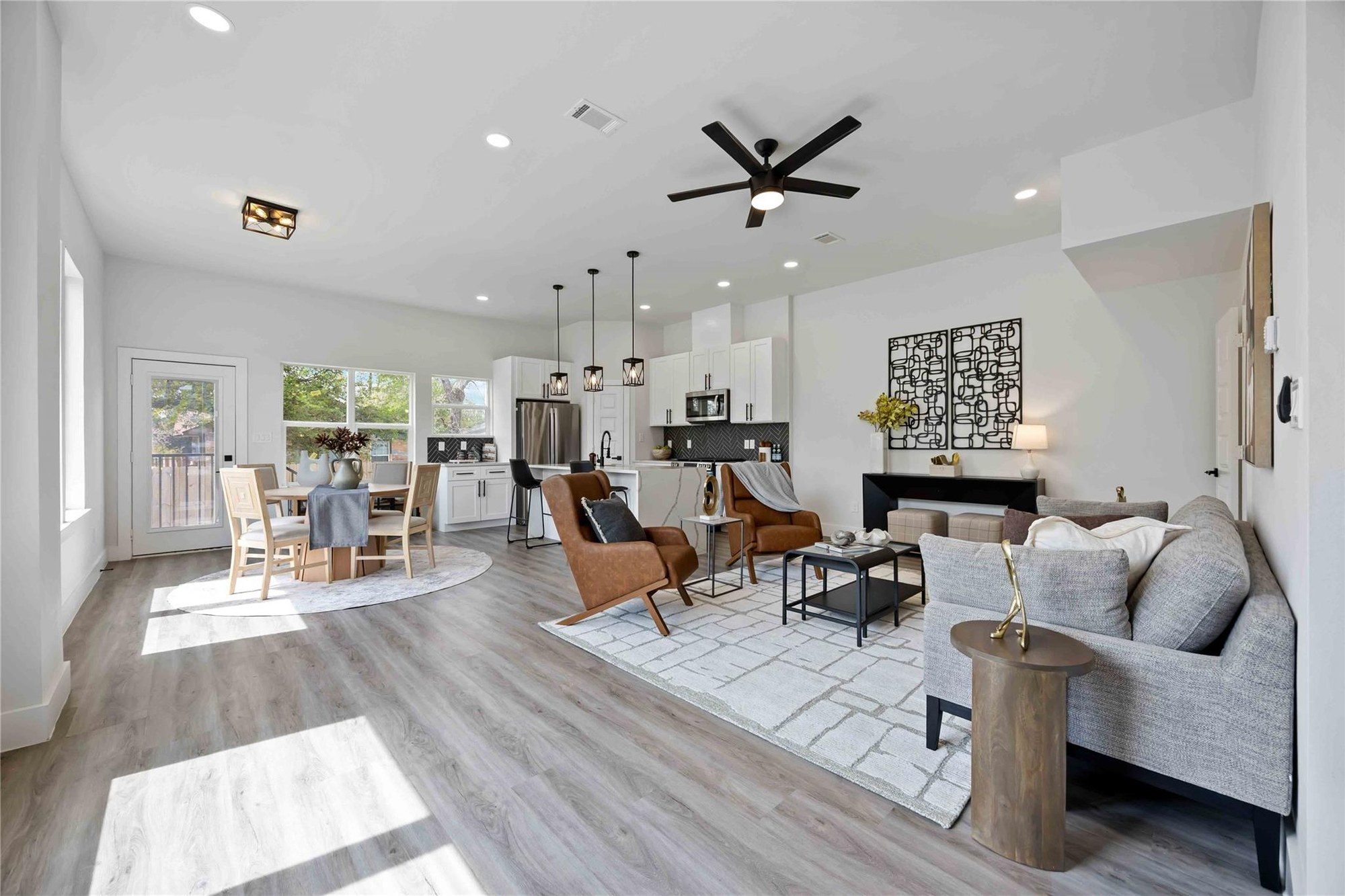 Staged dining room in Houston, Texas — Halo Staging & Design