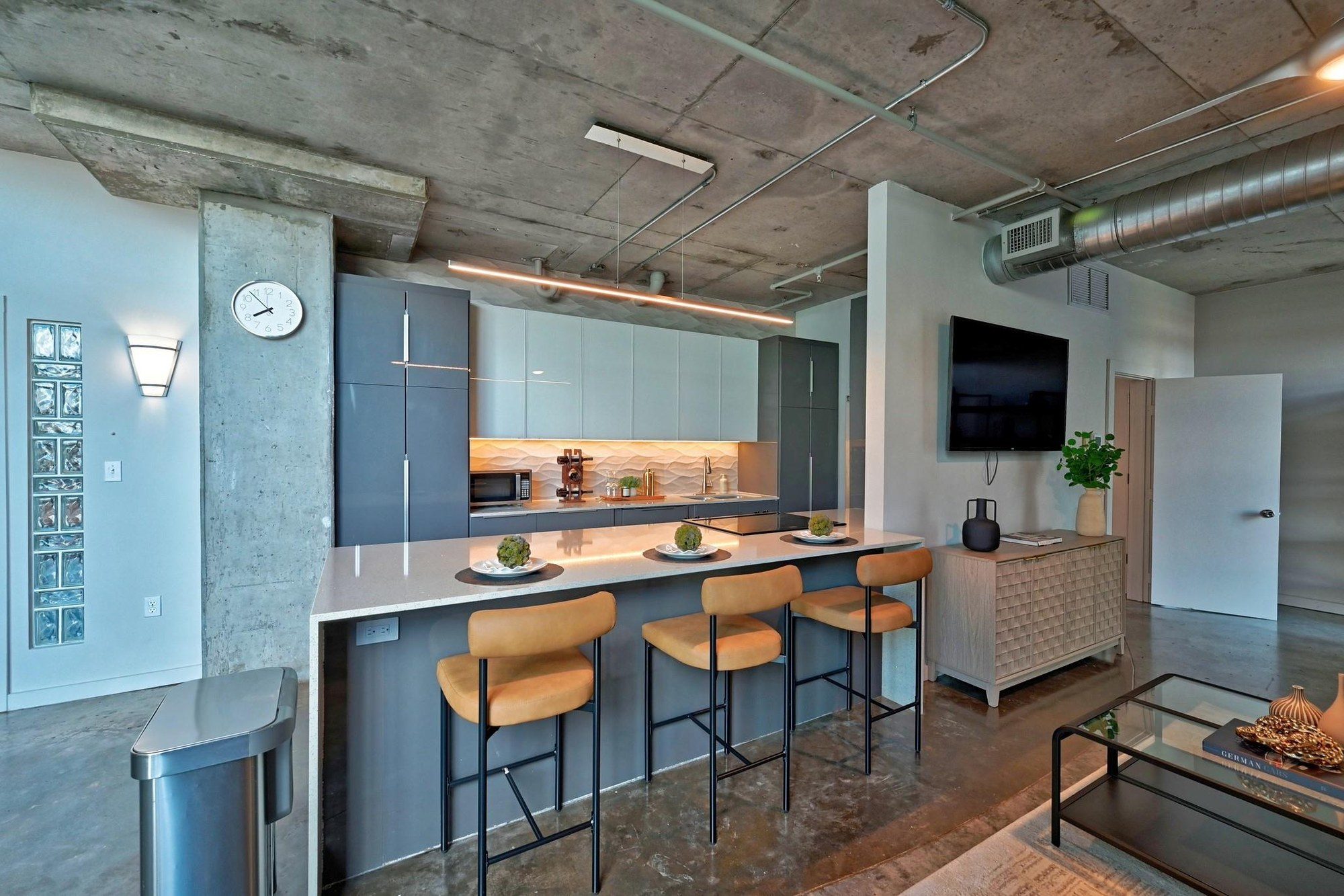 Houston home staging: beautiful staged kitchen by Halo Staging & Design